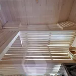Nela Villa *