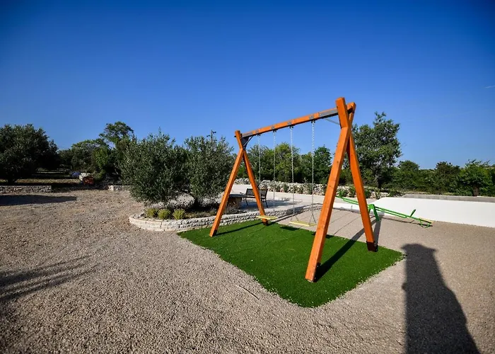 Nela Βίλα Benkovac